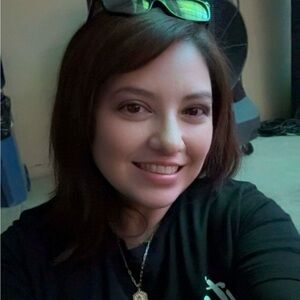 Meet your Posher, Adrienne